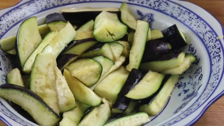 茄子最好吃做法，不用油炸，下饭解馋不油腻，上桌就扫光-茄子的做法 最正宗的做